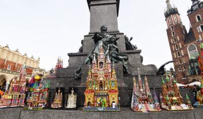 Pokaz szopek na Rynku w Krakowie, drut kolczasty i mędrcy ze wschodu - zdjęcie 52