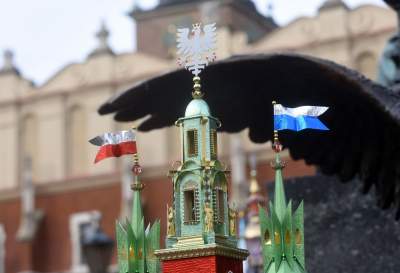 Pokaz szopek na Rynku w Krakowie, drut kolczasty i mędrcy ze wschodu - zdjęcie 40