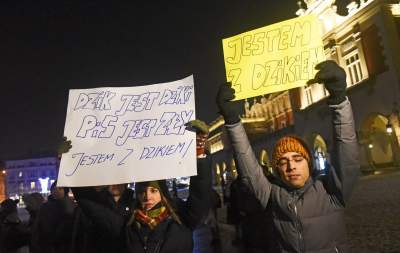 Dziki protest na Rynku Głównym: "żyj i ryj" - zdjęcie 9