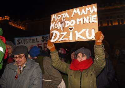 Dziki protest na Rynku Głównym: "żyj i ryj" - zdjęcie 16