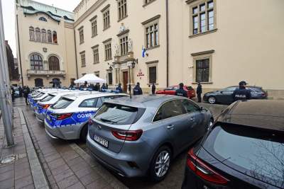 Taki prezent dostała policja od władz Krakowa... - zdjęcie 7