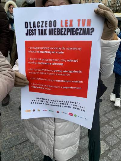 Kraków, Rynek Główny protest przeciwko LEX TVN - zdjęcie 16