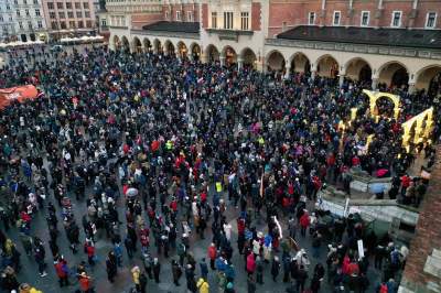 Kraków, Rynek Główny protest przeciwko LEX TVN - zdjęcie 3