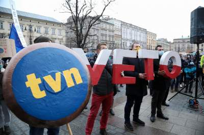 Kraków, Rynek Główny protest przeciwko LEX TVN - zdjęcie 8