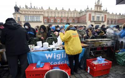 Wigilia dla bezdomnych i potrzebujących. fot. Marek Lasyk - zdjęcie 26