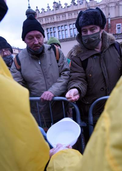 Wigilia dla bezdomnych i potrzebujących. fot. Marek Lasyk - zdjęcie 29