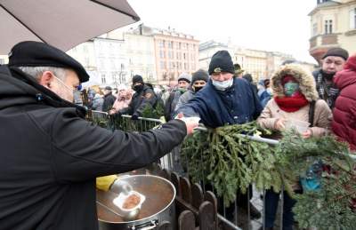 Wigilia dla bezdomnych i potrzebujących. fot. Marek Lasyk - zdjęcie 5