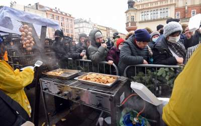 Wigilia dla bezdomnych i potrzebujących. fot. Marek Lasyk - zdjęcie 1