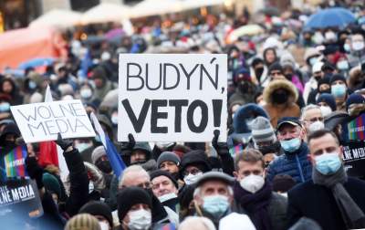 Protest w obronie wolnych mediów. fot. Marek Lasyk - zdjęcie 55