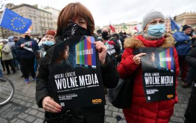 Protest w obronie wolnych mediów. fot. Marek Lasyk - zdjęcie 25