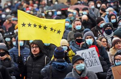 Protest w obronie wolnych mediów. fot. Marek Lasyk - zdjęcie 8