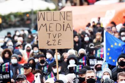 Protest w obronie wolnych mediów. fot. Marek Lasyk - zdjęcie 28