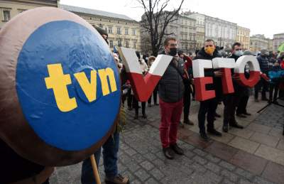 Protest w obronie wolnych mediów. fot. Marek Lasyk - zdjęcie 49