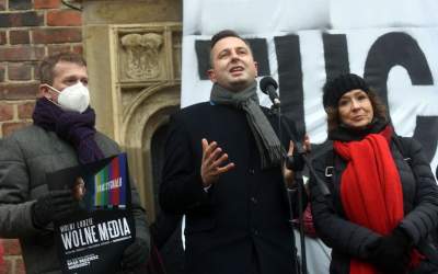 Protest w obronie wolnych mediów. fot. Marek Lasyk - zdjęcie 30
