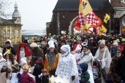 Tłumy w Orszaku Trzech Króli (Rok 2022) - zdjęcie 9