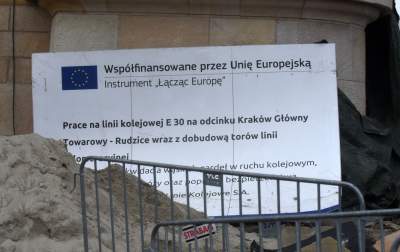Została kamieni kupa. Część cegieł zabezpieczono - zdjęcie 16