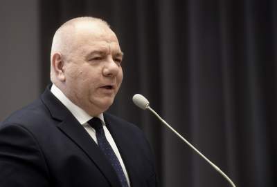 "Sasin zapina wszystko na ostatni guzik". Z cyklu politycy w (krzywym) obiektywie Lasyka - zdjęcie 9