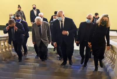 "Sasin zapina wszystko na ostatni guzik". Z cyklu politycy w (krzywym) obiektywie Lasyka - zdjęcie 3