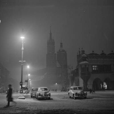 Samochodoza na Rynku Głównym (i nie tylko). W ubiegłym stuleciu... - zdjęcie 1