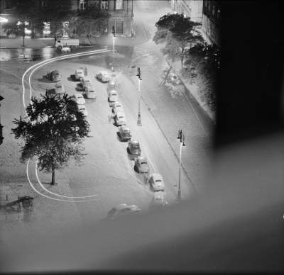 Samochodoza na Rynku Głównym (i nie tylko). W ubiegłym stuleciu... - zdjęcie 5