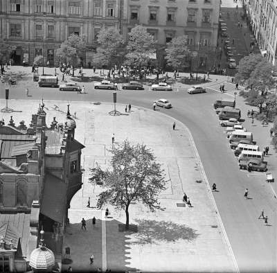 Samochodoza na Rynku Głównym (i nie tylko). W ubiegłym stuleciu... - zdjęcie 10