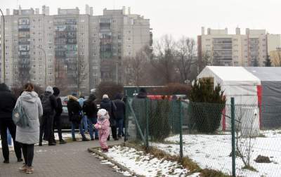 Znów ustawiają się tu kolejki. Długie czekanie na test - zdjęcie 10