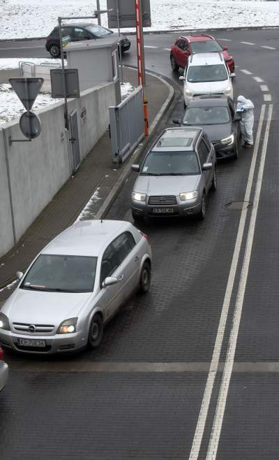 Znów ustawiają się tu kolejki. Długie czekanie na test - zdjęcie 13