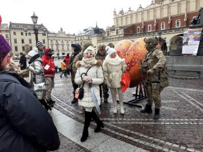 Wichura wolontariuszy WOŚP nie zniechęca, fot. Marek Lasyk - zdjęcie 7