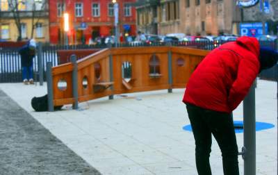 Plac Biskupi po modernizacji. Wiosną będzie tu pięknie - zdjęcie 29