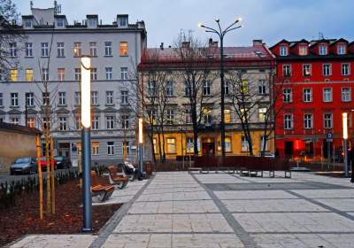 Plac Biskupi po modernizacji. Wiosną będzie tu pięknie - zdjęcie 19