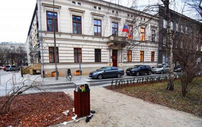 Plac Biskupi po modernizacji. Wiosną będzie tu pięknie - zdjęcie 35