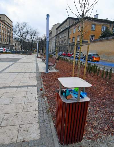 Plac Biskupi po modernizacji. Wiosną będzie tu pięknie - zdjęcie 9