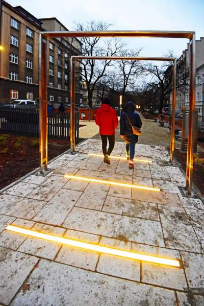 Plac Biskupi po modernizacji. Wiosną będzie tu pięknie - zdjęcie 18