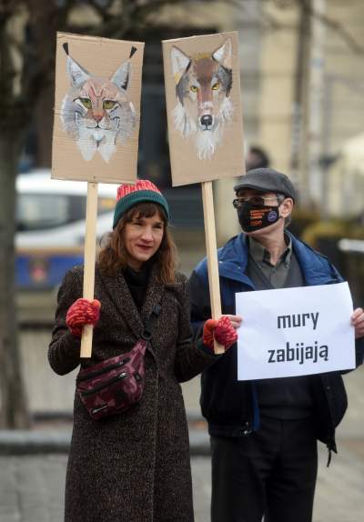 Zbudowali na Rynku tekturowy mur i go obalili.  "Murowana katastrofa" - zdjęcie 29