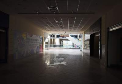 Opustoszała galeria handlowa, fot. Marek Lasyk - zdjęcie 20