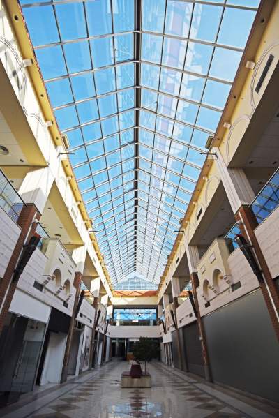 Opustoszała galeria handlowa, fot. Marek Lasyk - zdjęcie 11