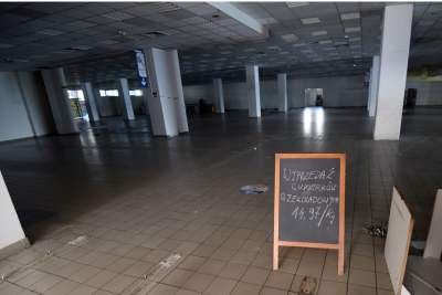 Opustoszała galeria handlowa, fot. Marek Lasyk - zdjęcie 17