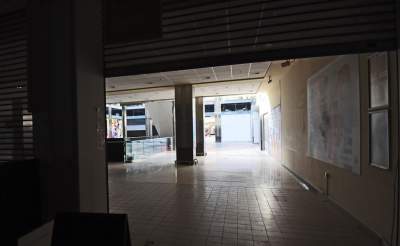 Opustoszała galeria handlowa, fot. Marek Lasyk - zdjęcie 18