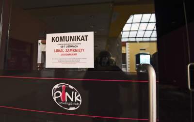 Opustoszała galeria handlowa, fot. Marek Lasyk - zdjęcie 45