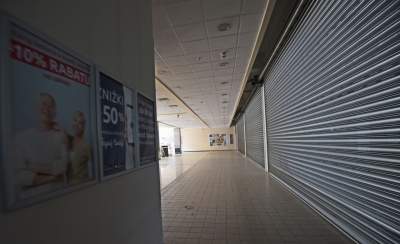 Opustoszała galeria handlowa, fot. Marek Lasyk - zdjęcie 50