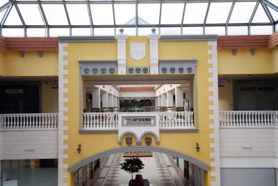 Opustoszała galeria handlowa, fot. Marek Lasyk - zdjęcie 31