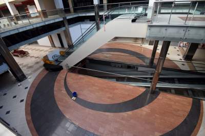 Opustoszała galeria handlowa, fot. Marek Lasyk - zdjęcie 23