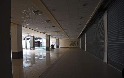 Opustoszała galeria handlowa, fot. Marek Lasyk - zdjęcie 49