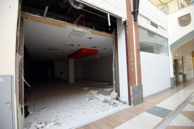 Opustoszała galeria handlowa, fot. Marek Lasyk - zdjęcie 7