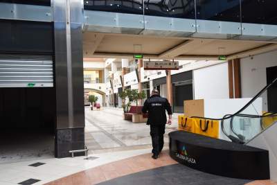 Opustoszała galeria handlowa, fot. Marek Lasyk - zdjęcie 52