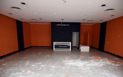 Opustoszała galeria handlowa, fot. Marek Lasyk - zdjęcie 43