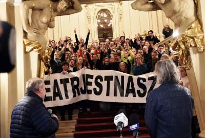 Konferencja w Teatrze Słowackiego. Cały zespół wspiera dyrektora - zdjęcie 20