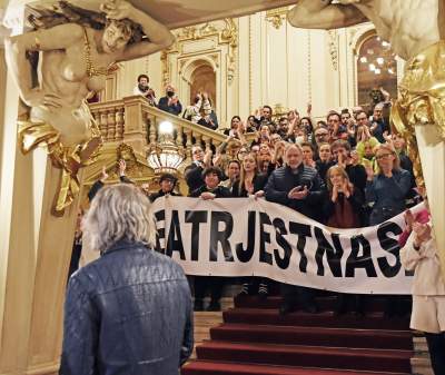 Konferencja w Teatrze Słowackiego. Cały zespół wspiera dyrektora - zdjęcie 24