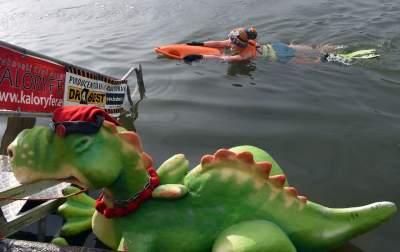 Lubią popływać w styczniu w Wiśle pod Wawelem - zdjęcie 19