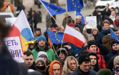 Marsz solidarności z Ukrainą w Krakowie. Finał przed konsulatem Rosji - zdjęcie 13